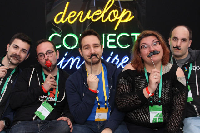 GDG NEON BOOTH 2019